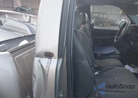 1999 Chevrolet Silverado 1500 z USA, uszkodzony, nr VIN 1GCEC14W8XE176566